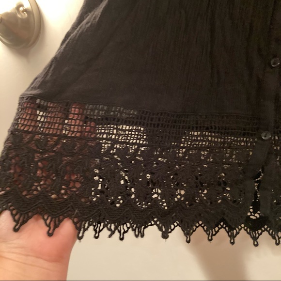 American Eagle Small long sleeve button down top with lacy detailing - Picture 4 of 5